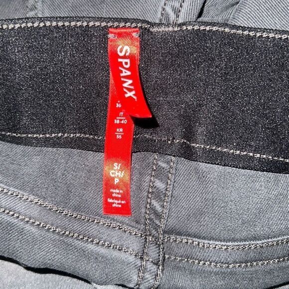 Spanx Stretch Twill Shorts, 6" Gray Black Pull-on Elastic Waist Sz S Small - Picture 3 of 6